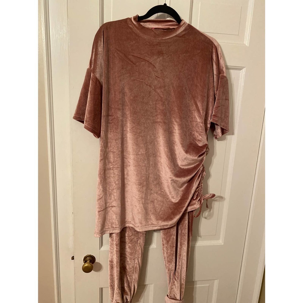 Minaa Monroe velour outfit
